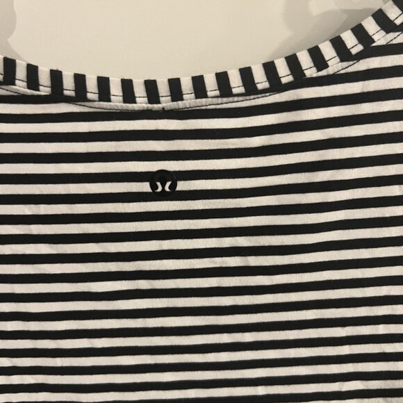 Lululemon striped long sleeve size 2 - Picture 7 of 7
